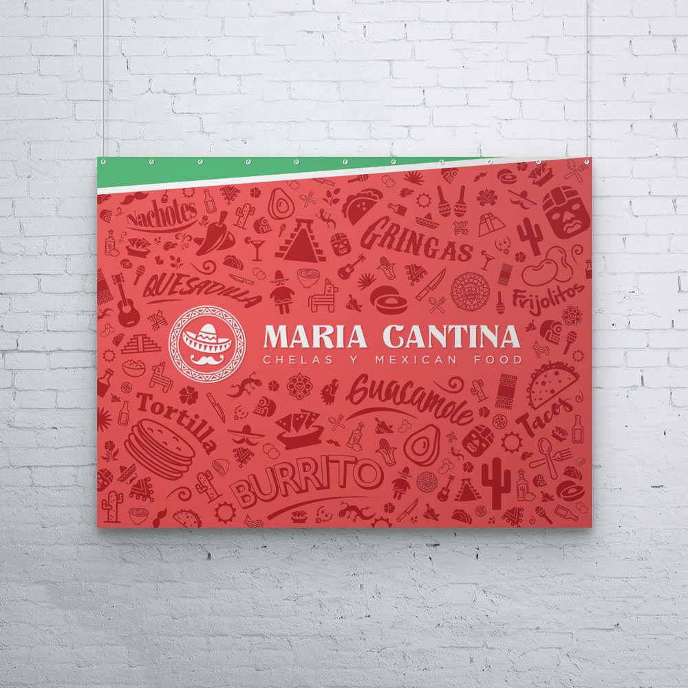 Photo couverture du Maria Cantina : on y voit un poster du logo horizontal de Maria Cantina sur fond rouge avec motifs mexicains autour de ce dernier. Le logo est de couleur blanc et le poster est suspendu sur un mur en brique blanc